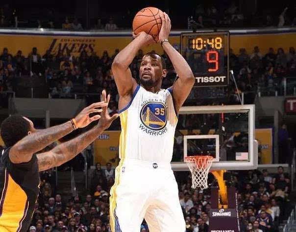 《超英派遣中心》总监炮轰AI称：AI只是没才华者的遮羞布